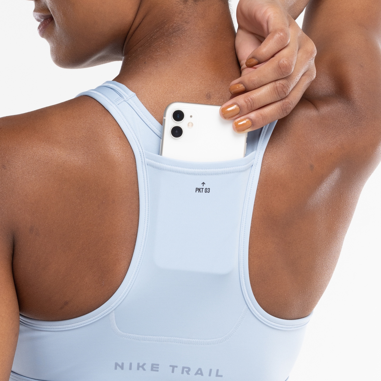 Top Fitness sem Bojo Nike Média Sustentação Dri-Fit Swoosh Outdoor Trail Adulto - Video 1