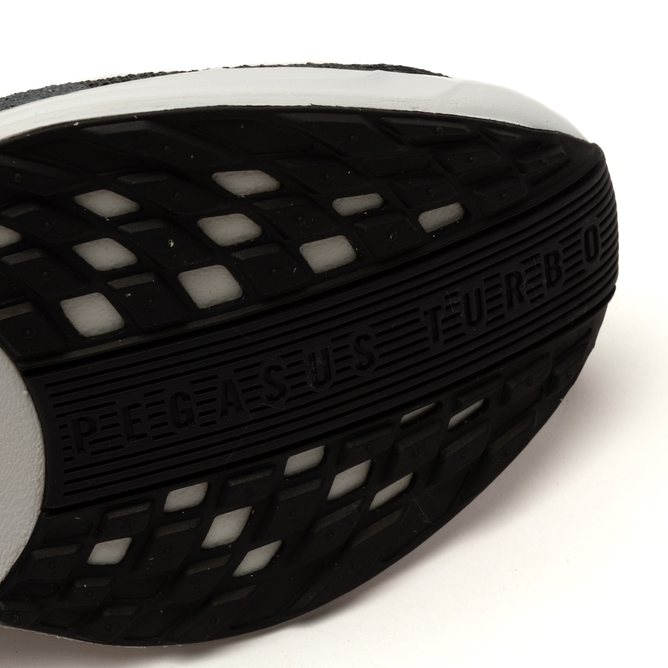 Tênis Nike Pegasus Plus 4 Feminino - Video 1