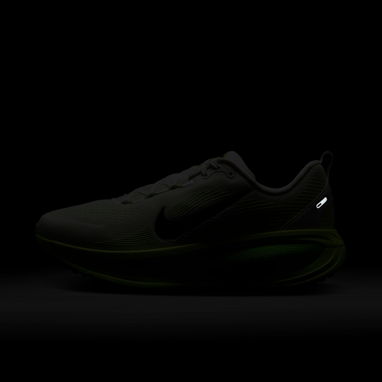 Tênis Nike Vomero 18 Feminino - Video 1