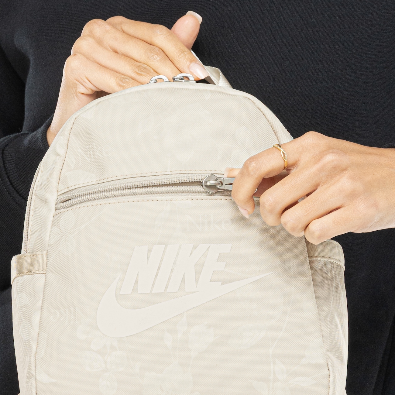 Mochila Nike Sportswear Futura Mini Backpack Palentino 6 Litros em