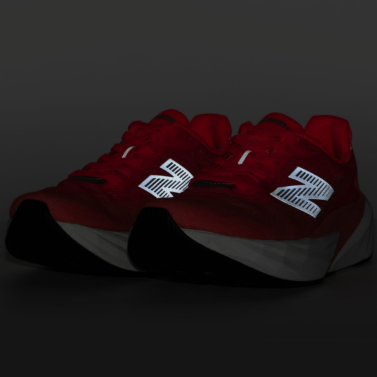 Tênis Feminino New Balance Fuelcell Rebel V5 - Video 1