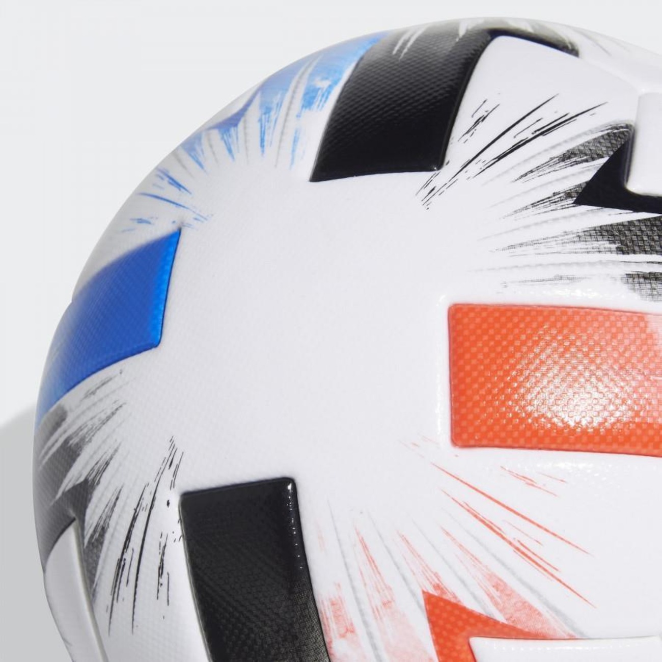Bola de Futebol de Campo adidas Tsubasa Pro | Centauro