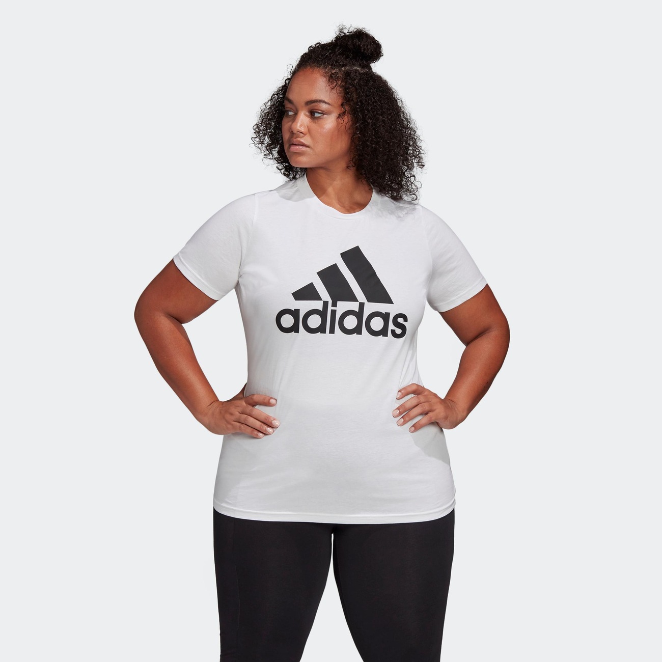 camiseta adidas must haves badge of sport feminina