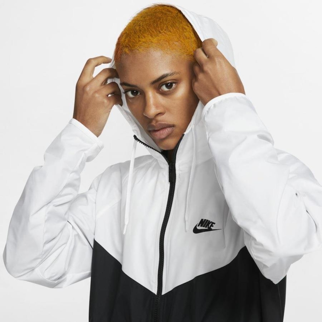 Jaqueta nike windrunner feminina preta store e branca