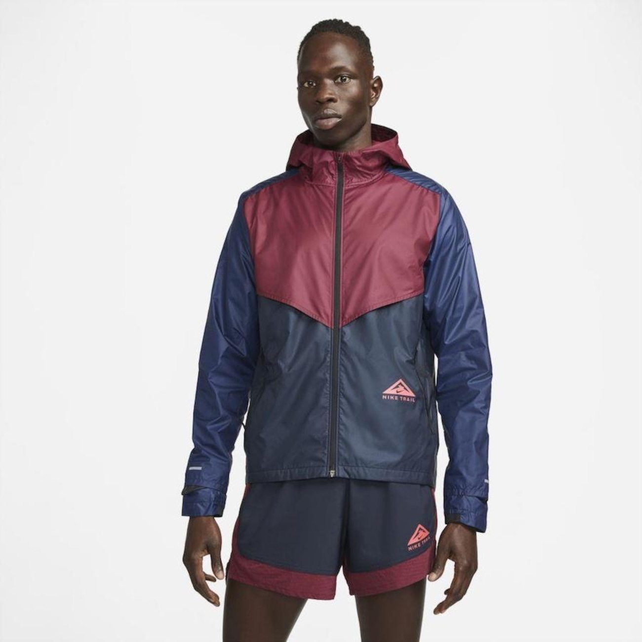 Jaqueta Corta Vento com Capuz Nike Sportswear Windrunner - Masculina em  Promoção