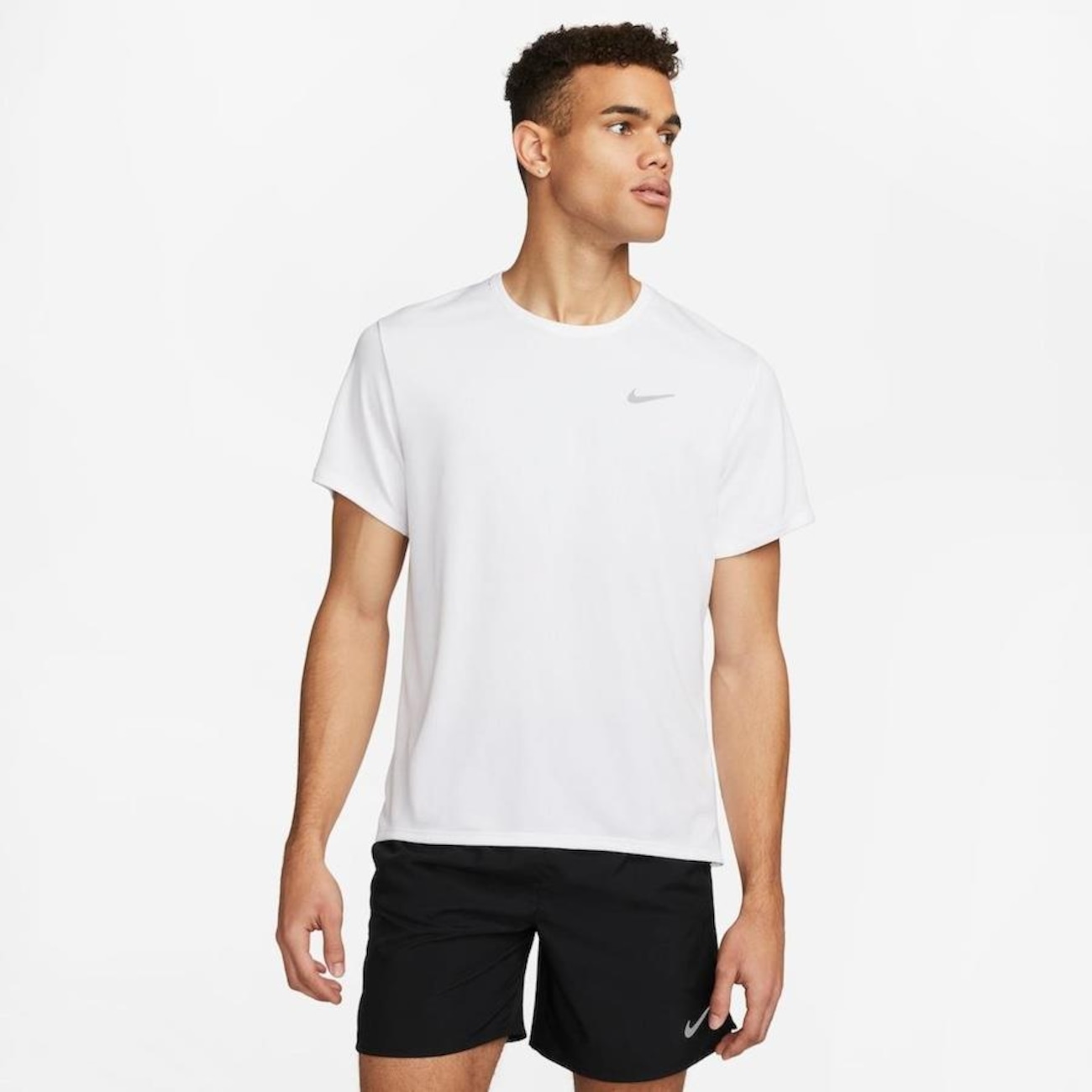 Camiseta Nike Dri-FIT UV Miler Masculina em Promoção Centauro