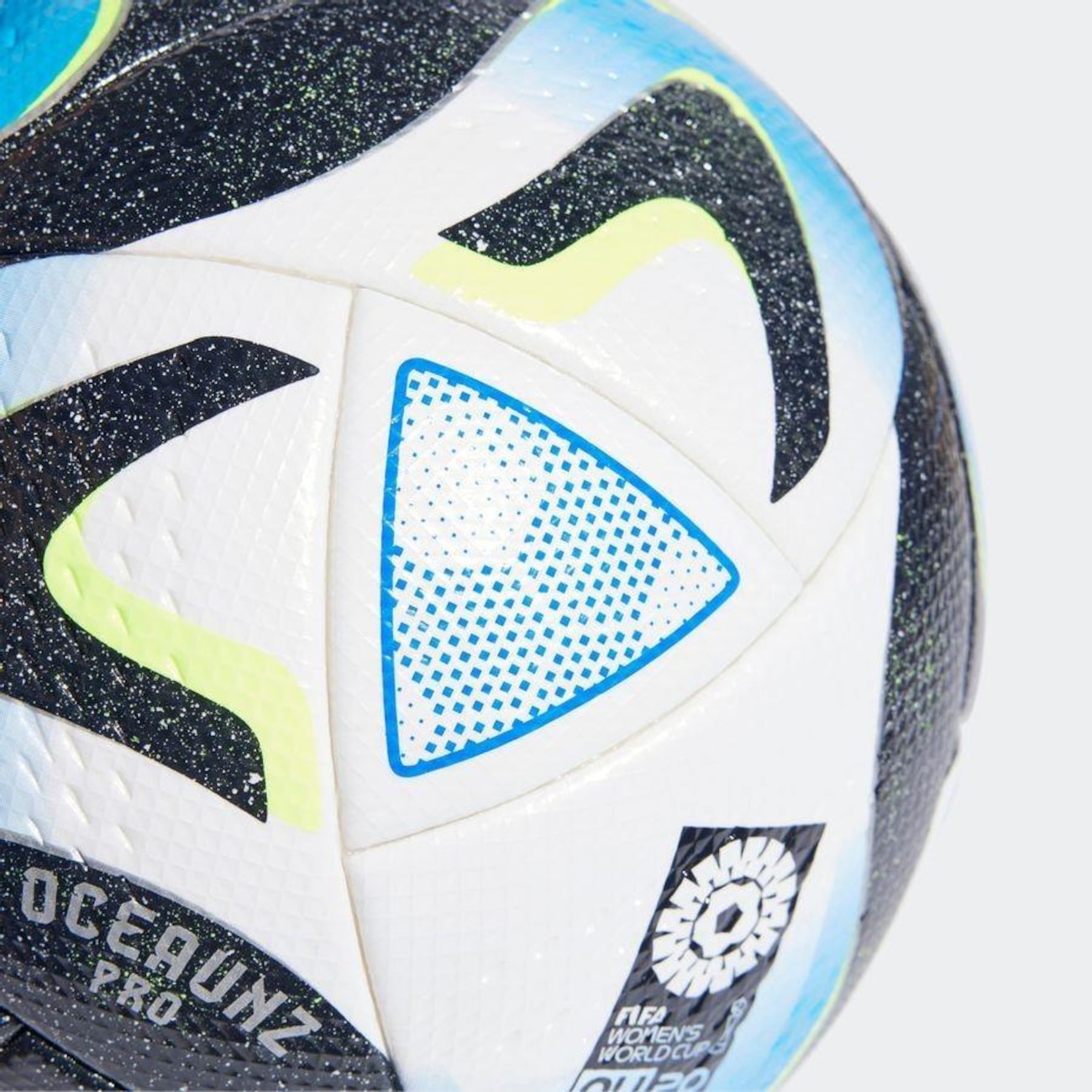 Bola de Futebol de Campo adidas Oceaunz Pro | Centauro