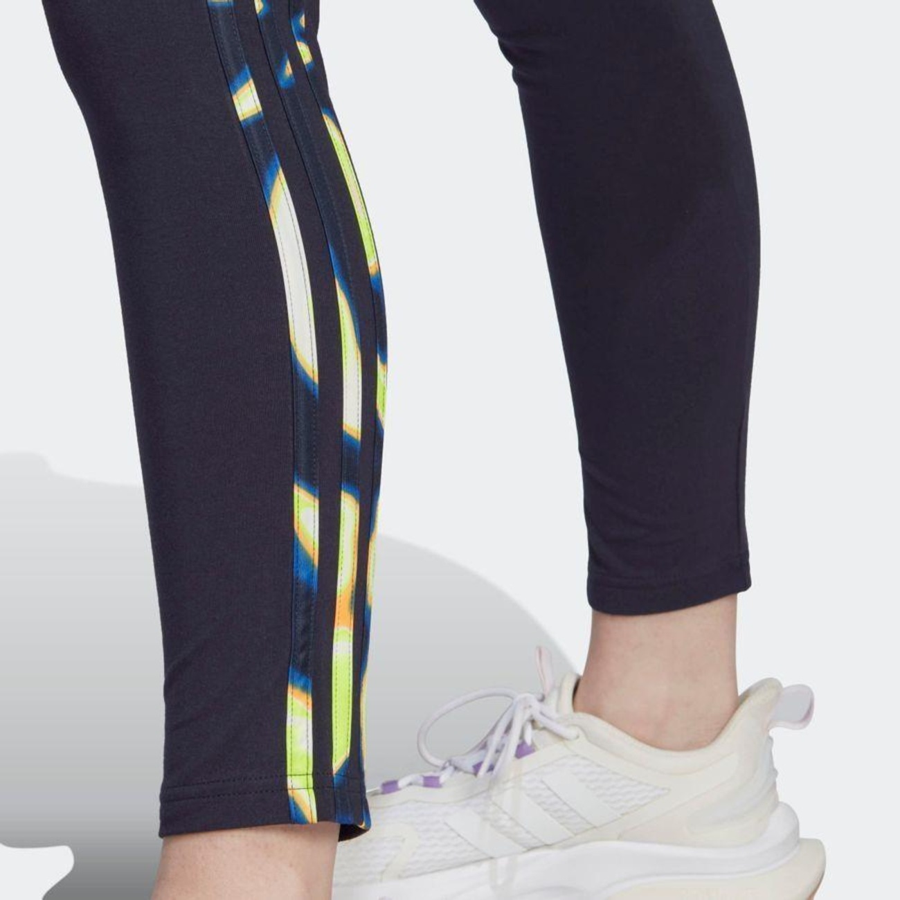 Calça Legging adidas Vibrante Estampada 3-Stripes - Feminina