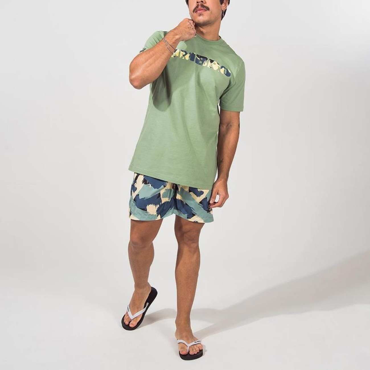 【UMBRO】 Beach Club Arch Lettering Graphic T-Shirt Camiseta Umbro Lettering Beach - Masculina | Centauro