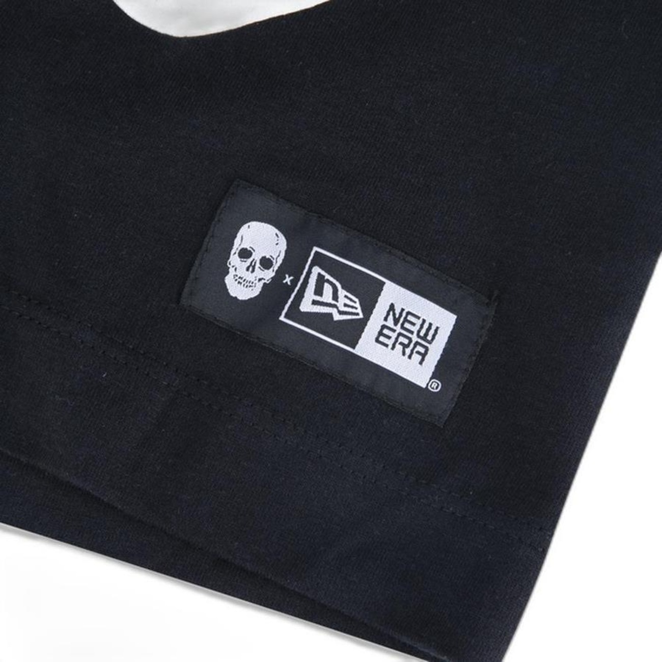 Camiseta New Era Collab Alexandre Herchcovitch Skull