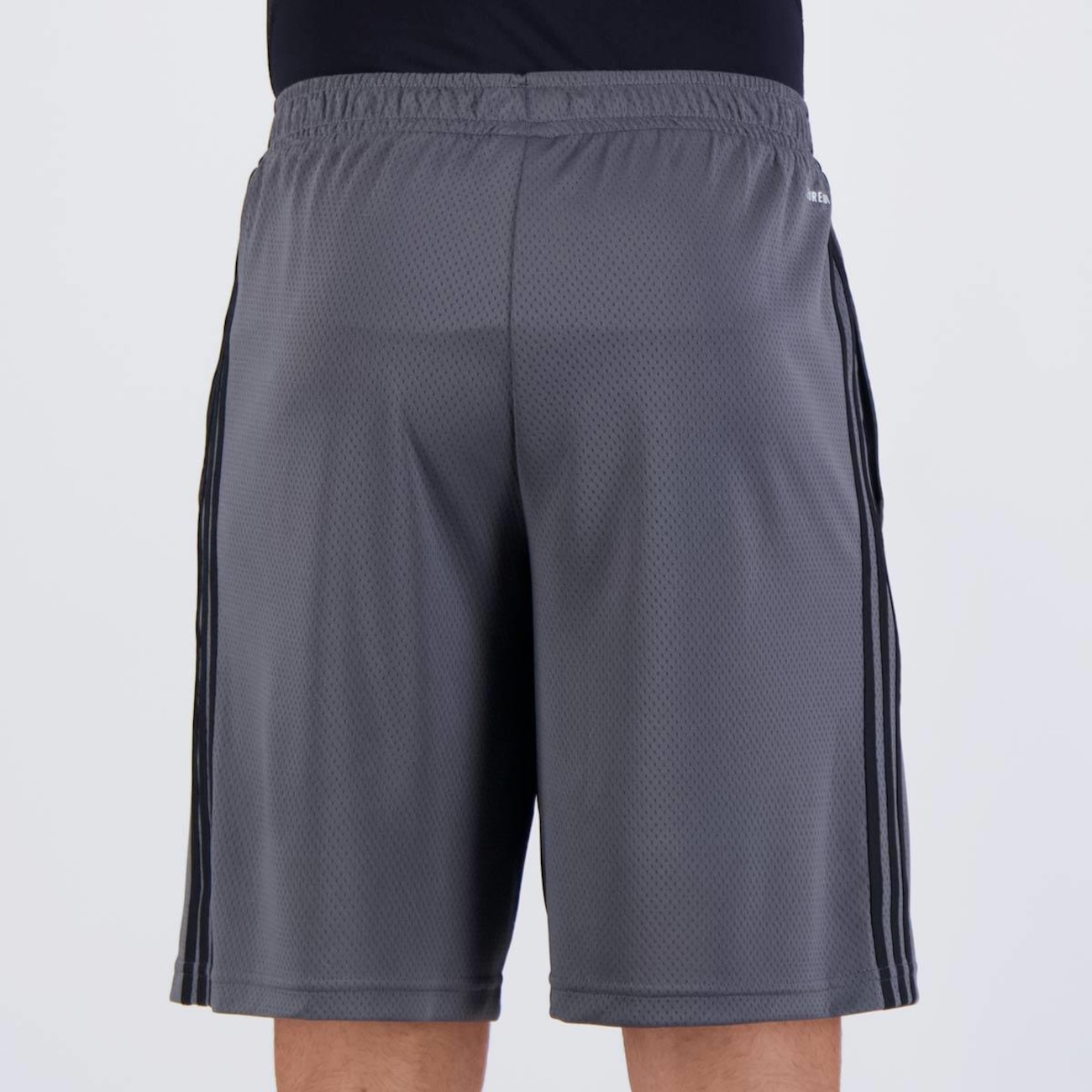 3sides. Brunt EIT チャコール Bermuda adidas 3 Listras Cinza Escuro em Promoção | Centauro