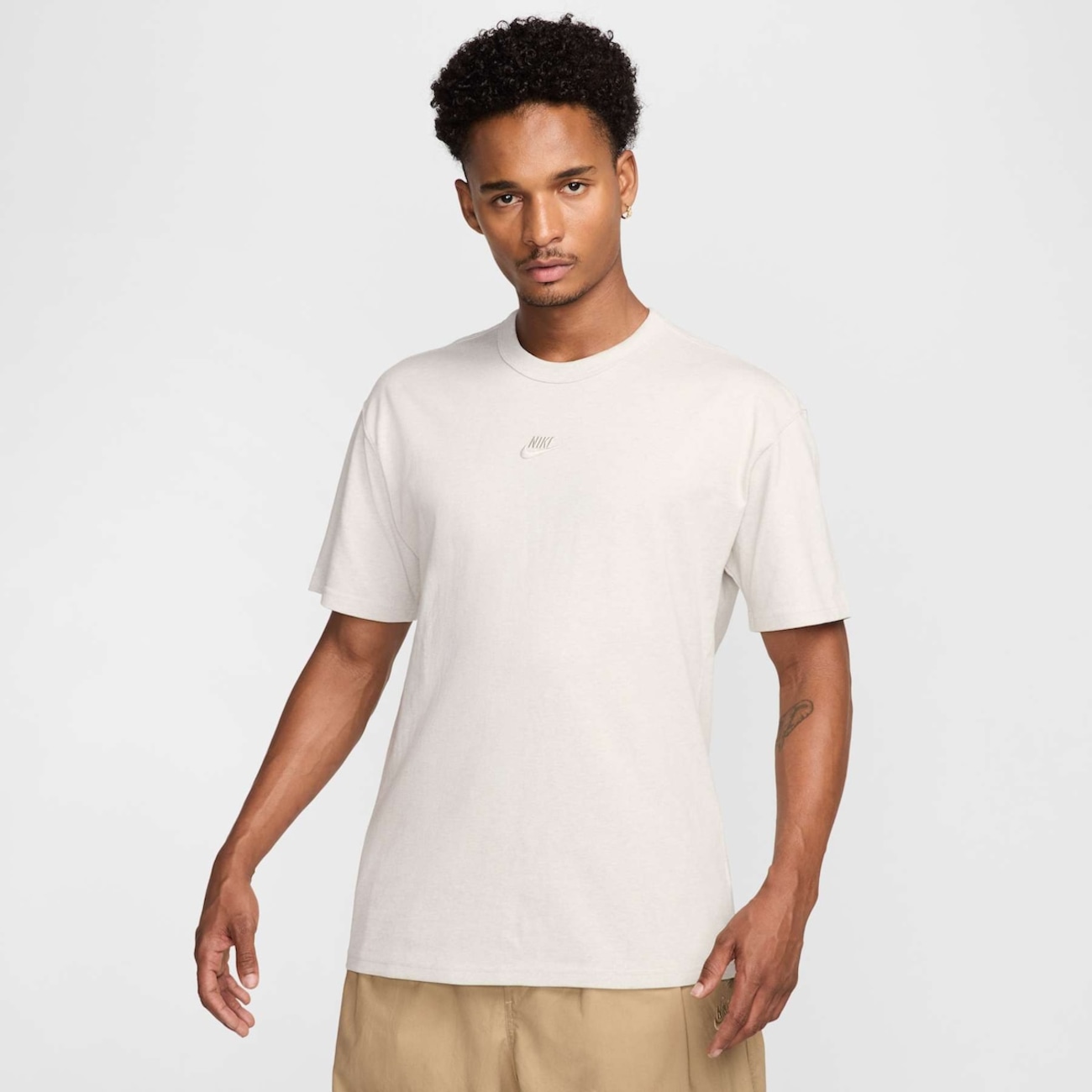 Camiseta Nike Sportswear Premium Essentials - Masculina em