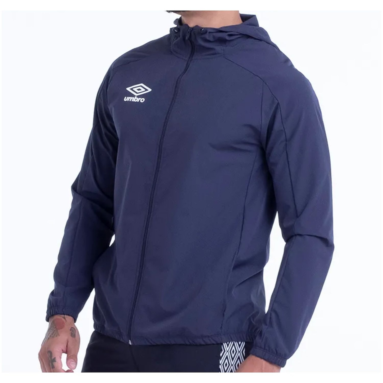 ウェア umbro Jaqueta Umbro TWR Basic Preta - FutFanatics