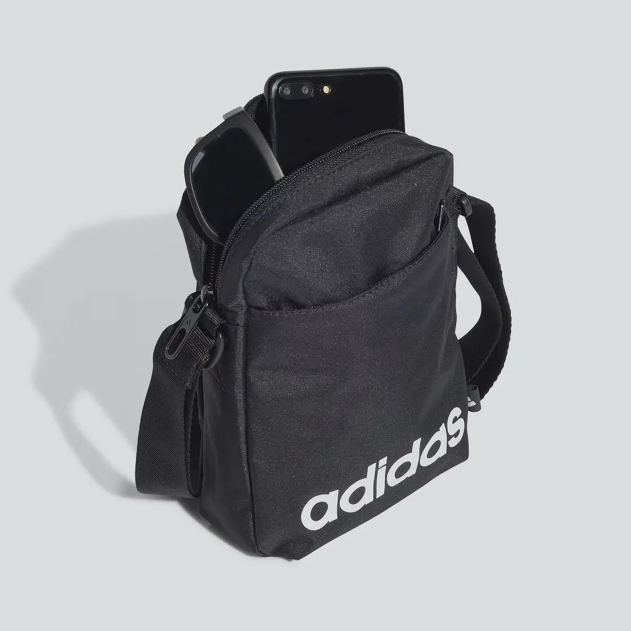 Bolsa adidas Essentials Linear Organizer Unissex em Promoção