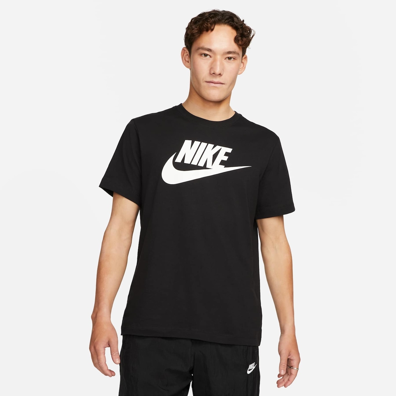 Camiseta Nike Sportswear Icon Futura Masculina em Promoção | Centauro