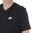 Camiseta Nike Club Vneck - Masculina - Foto 4