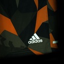 Bermuda adidas Run It Camouflage - Masculina - Foto 5