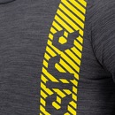 Camiseta Asics Manga Curta Logo Vertical - Masculina - Foto 9