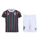 Kit de Uniforme de Futebol Infantil do Fluminense I 21 com Camisa e Calção Umbro - Foto 1