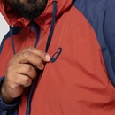 Jaqueta ASICS com Capuz Masculina Manga Raglan Lettering - Foto 13