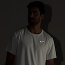 Camiseta Masculina Nike Manga Curta com Proteção UV Miler - Foto 4