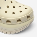 Sandália Crocs Classic Mega Crush Clog - Foto 7