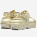 Sandália Crocs Classic Mega Crush - Foto 4