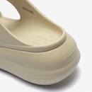 Sandália Crocs Classic Crush - Foto 7