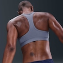 Top Fitness com Bojo Nike Média Sustentação Swoosh Sport - Foto 2