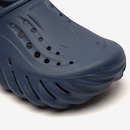 Sandália Crocs Echo Clog - Foto 8