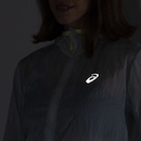 Jaqueta Corta-Vento Feminina ASICS com Capuz Origami Packable - Foto 3