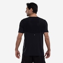 Camiseta Masculina ASICS Manga Curta Selada Respirável - Foto 4