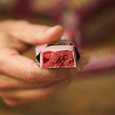 Barra de Proteína Bio2 Vegan Crunchy Morango Cobertura de Hibisco 50g - Foto 2