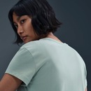Camiseta Nike Sportswear Club Feminina - Foto 4