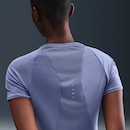 Camiseta Nike Swift Feminina - Foto 2