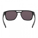 Óculos de Sol Oakley Latch Beta Matte Black Prizm Grey - Unissex - Foto 4