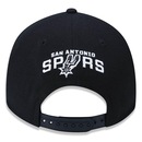 Boné Aba Curva New Era San Antonio Spurs 940 Primary - Strapback - Adulto - Foto 2