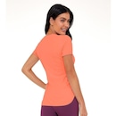 Camiseta Alto Giro Alongada - Feminina - Foto 2