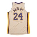 Camiseta Regata Mitchell & Ness Jersey Swingman Los Angeles Lakers Gold Kobe Bryant - Masculina - Foto 2