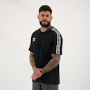 Camiseta Umbro Traditional Tape - Masculina - Foto 5