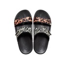 Sandália Crocs Classic Animal Remix - Unissex - Foto 5