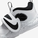 Tênis Nike Team Hustle D 11 TD - Infantil - Foto 8
