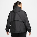 Jaqueta Plus Size com Capuz Nike Sportswear Essential Repel - Feminina - Foto 2