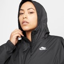 Jaqueta Plus Size com Capuz Nike Sportswear Essential Repel - Feminina - Foto 3