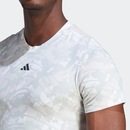 Camiseta adidas Treino Estampada Techfit - Masculina - Foto 6