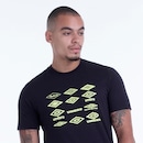 Camiseta Umbro Football Evolution - Masculina - Foto 1