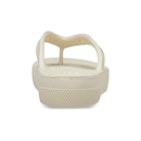 Chinelo Crocs Classic Plataform Flip Bone - Unissex - Foto 7