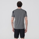 Camiseta Umbro College Motion - Masculina - Foto 3