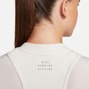 Camiseta Nike Dri-Fit Run Division - Feminina - Foto 5