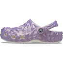 Sandália Crocs Classic Iridescent Geo Clog - Feminino - Foto 3